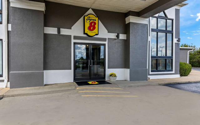Super 8 by Wyndham Dickson