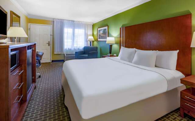 Days Inn by Wyndham Austintown