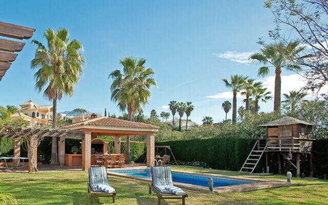 Holiday villa with 5 bedrooms, private pool, Nueva Andalucia, Marbella