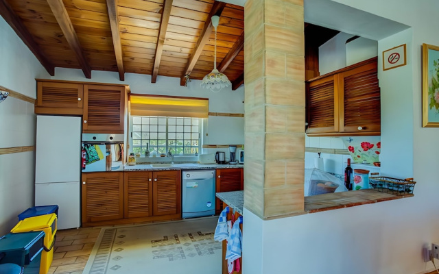 Papoula Apartment in Quinta Velha by GT House