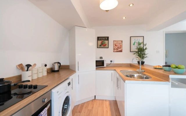 Homely Attic Apt in Central Bristol Sleeps 6