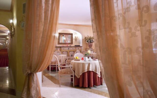Vip's Motel Luxury Accommodation & Spa