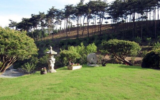 Seosan Pinehealing Pension