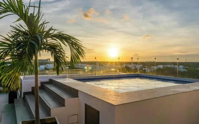 Luxury Studio Rooftop Pool and Jacuzzi
