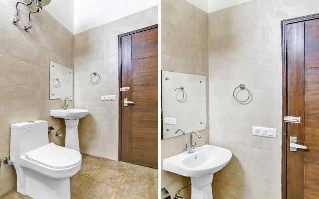 Collection O 82049 Hotel Royal