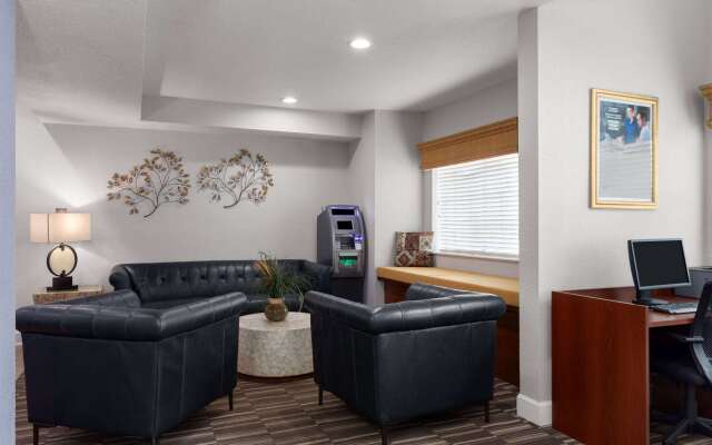 Microtel Inn & Suites by Wyndham Zephyrhills