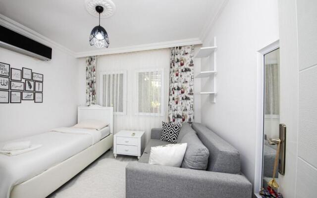 Chic House With Shared Pool Near Sea in Yalikavak