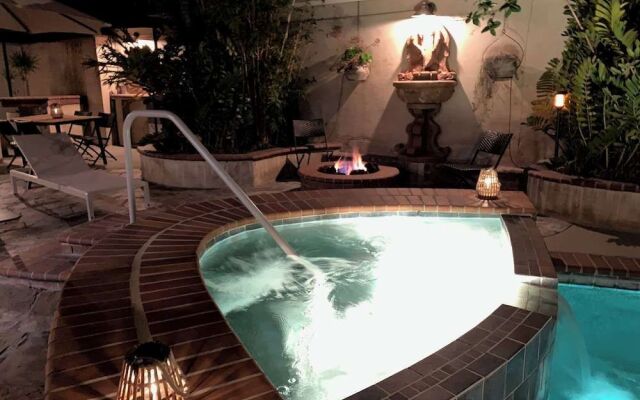 The Belmont Beach Bungalow Pool & Hot Tub!
