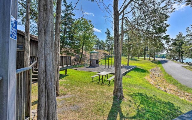 Stunning Lake & Mtn Views: Cozy Catskills Cabin!
