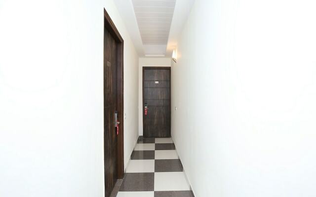 OYO 13373 Hotel Royal star