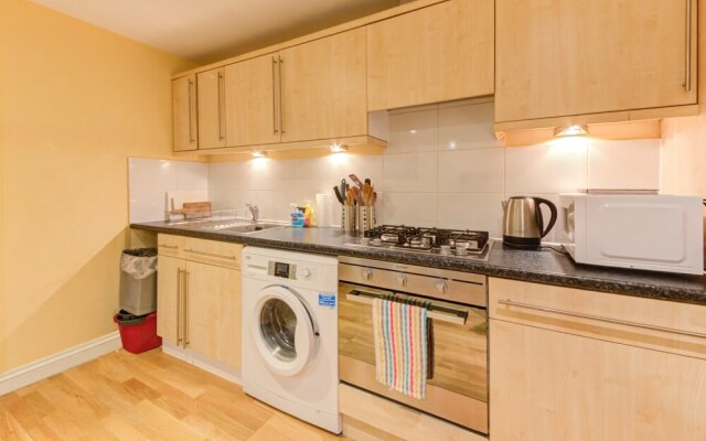 Collingham Place Apartment