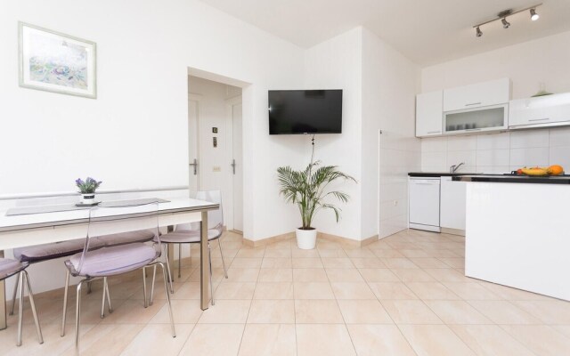 Amazing Home in Sutivan with Hot Tub, WiFi & 3 Bedrooms