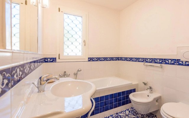 Beautiful Seaside Villa with Pool