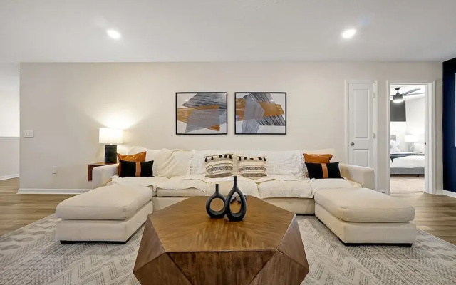 4273 Lana Avenue, 8beds