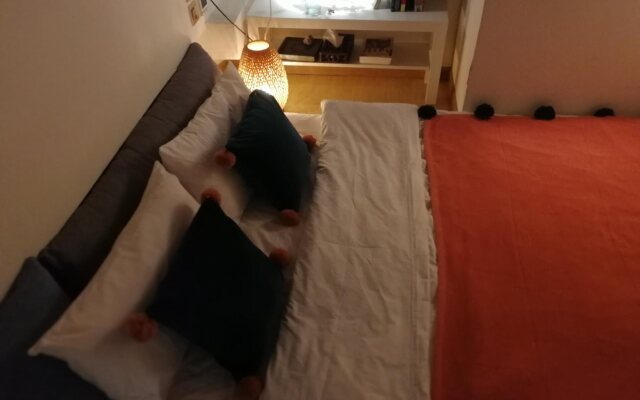 Fly By Knight Courtyard Hotel