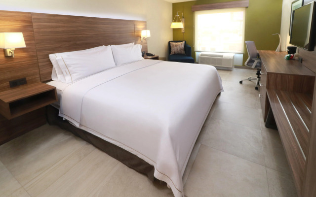 Holiday Inn Express Guadalajara Aeropuerto by IHG