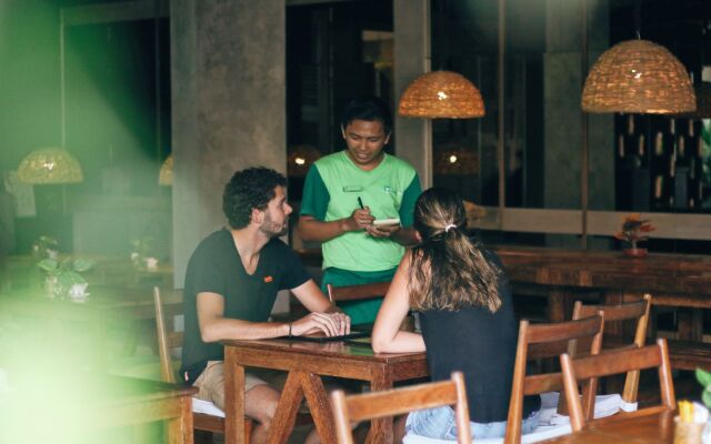 Grandmas Plus Hotel Airport