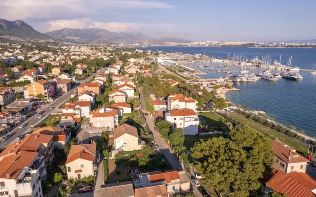 Kastel Gomilica Cozy and Stylish Apartments Near the Sea