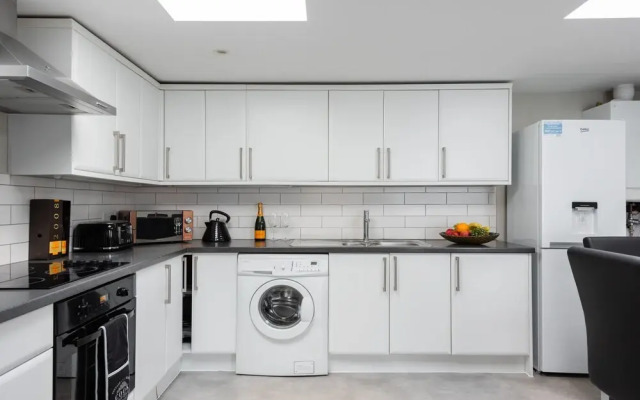 Platinum House in Camden 9956