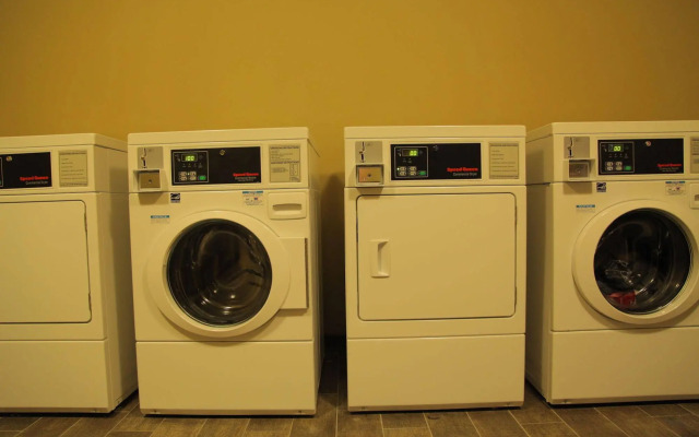 Little Missouri Inn & Suites New Town