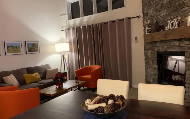 Stunning Condo - View on Lake Tremblant & Mountain