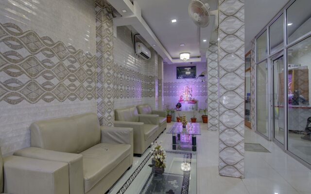 OYO 15589 Hotel Kamdhenu