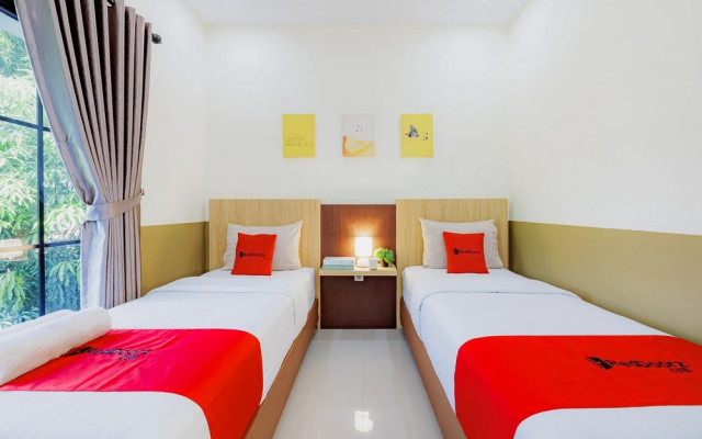 RedDoorz Plus @ La Asiana Guest House – Guest Rooms – Cirebon