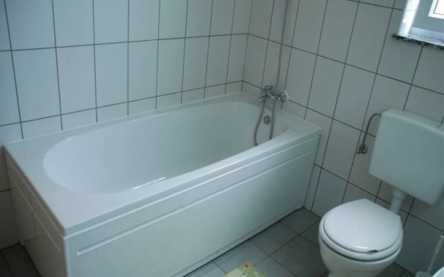 Markle - Swimming Pool and Sunbeds - A2