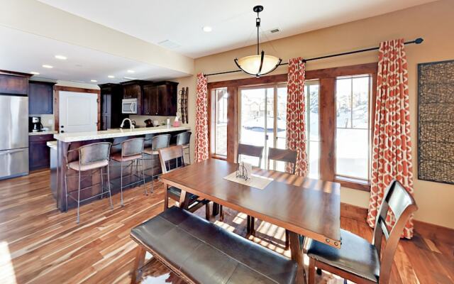 Well-Appointed Gem - 3 Br Townhouse