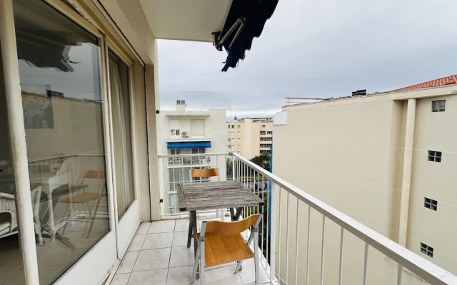 Two Bed Apt in the Center of Cannes - 2229