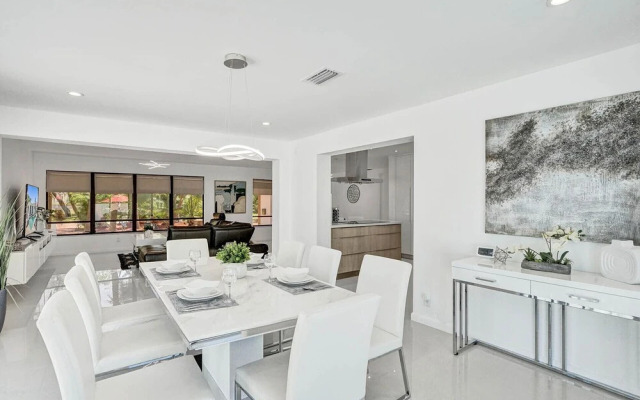 Heated Private Pool 4Br Modern Home