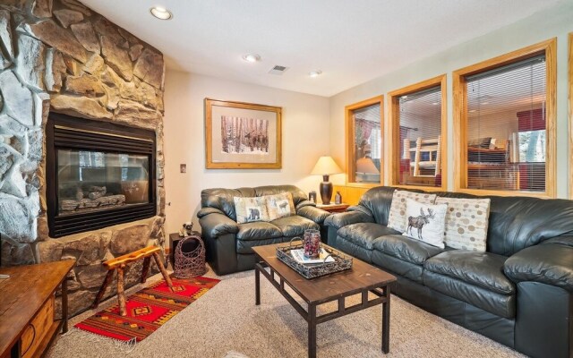 Wildwood Peaks 4 Bedroom Home by RedAwning