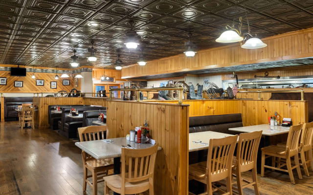 Super 8 by Wyndham Fallon