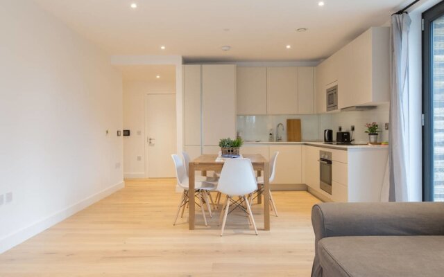 Bright Spacious 2 Bed Flat In Battersea Sleeps 6