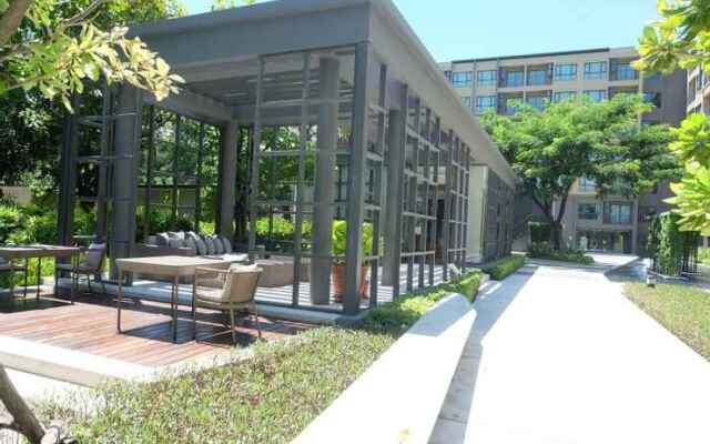 Rain Chaam Huahin by Jan Pool view เรน  หัวหิน WFH