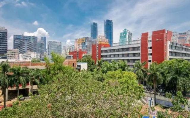 Shenzhen Hualing Hotel (Nanshan Nanyou Clothing City Nanyouxi Subway Station) — 2-star hotel in Shenzhen