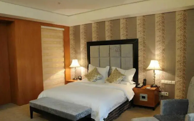 Lvliang Oriental Lily Hotel