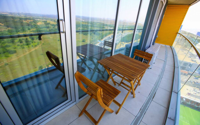 1-B Luxury Apt near Mall of IST