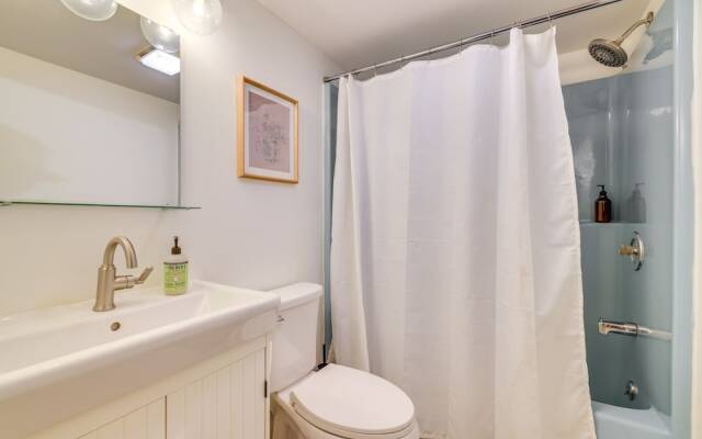 Traditional Blakeslee Chalet: Deck & Lake Access!