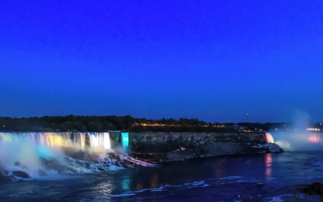 The Brock Niagara Falls Fallsview, Tapestry by Hilton