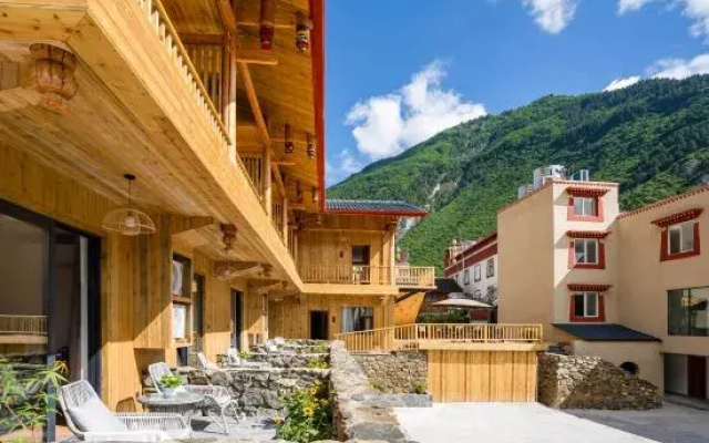 Huaiye Residence in Jiuzhaigou