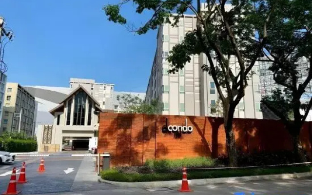 Studio Near Central Festival +Street Parking