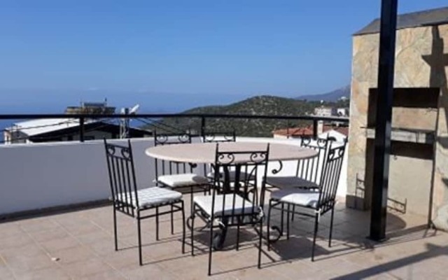 Villa Hibiskus, Sleeps 7 Overlooking Kalkan