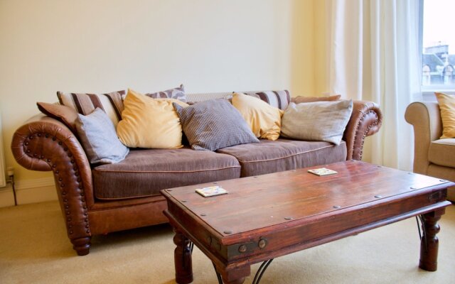 2 Bedroom Bruntsfield Apartment