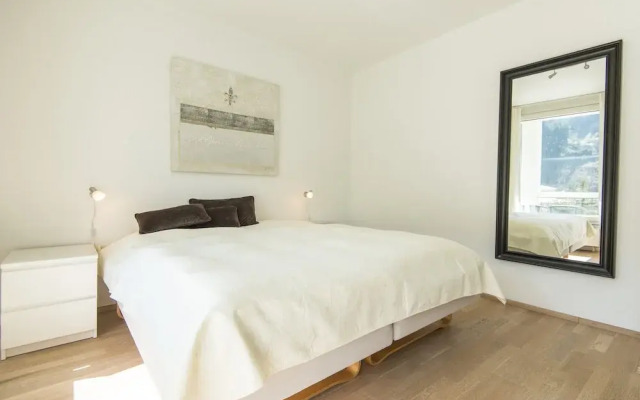 Spacious Apartment With Mountain View