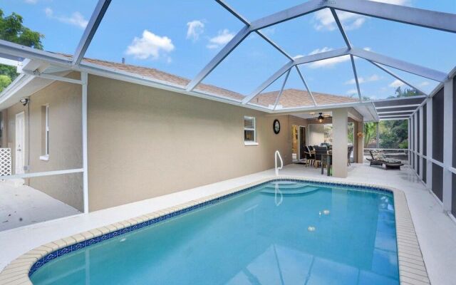 Quiet Inland Home With Pool, two Queen Beds and Grill