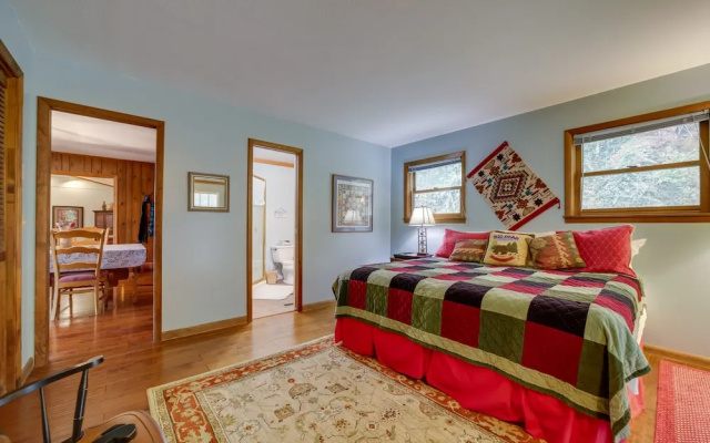 Robbinsville Vacation Rental w/ Covered Balcony