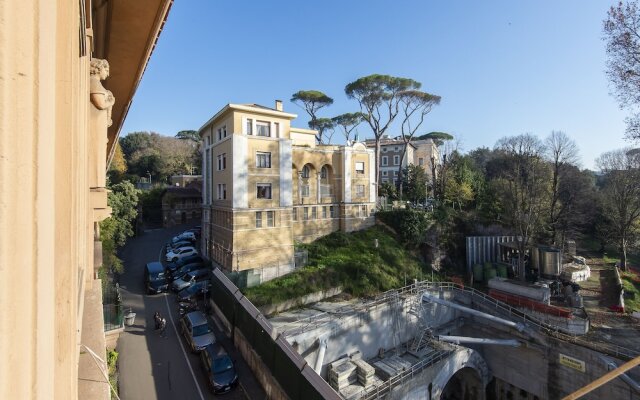 Popolo Square Luxury Two Bedroom Apartment