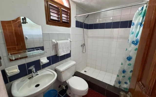 Cozy Studio Apartment 2 min to the Beach, Rooftop