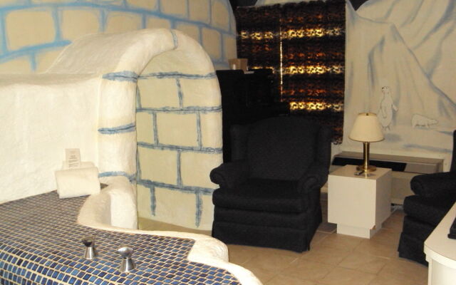 Red Carpet Inn & FantaSuite Hotel